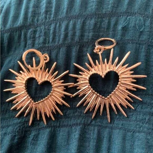 GORGEOUS VIRGIN MARYS HEART Gold Drop Dangle Earrings - Picture 7 of 9